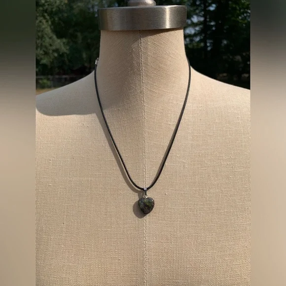 Handmade Genuine Stone Heart Amulet Necklace - Picture 13 of 15